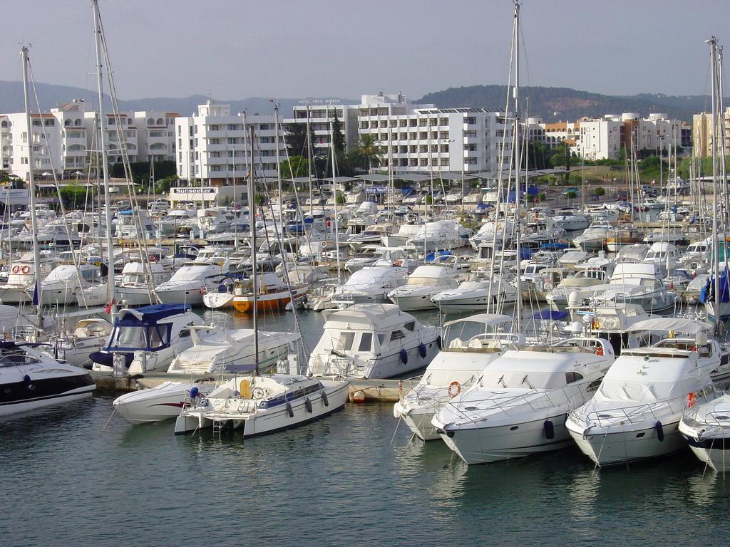 Hotel Tres Torres Santa Eulària des Riu Exterior foto